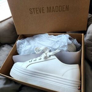 Steve Madden Bobbi 30 White Sneakers